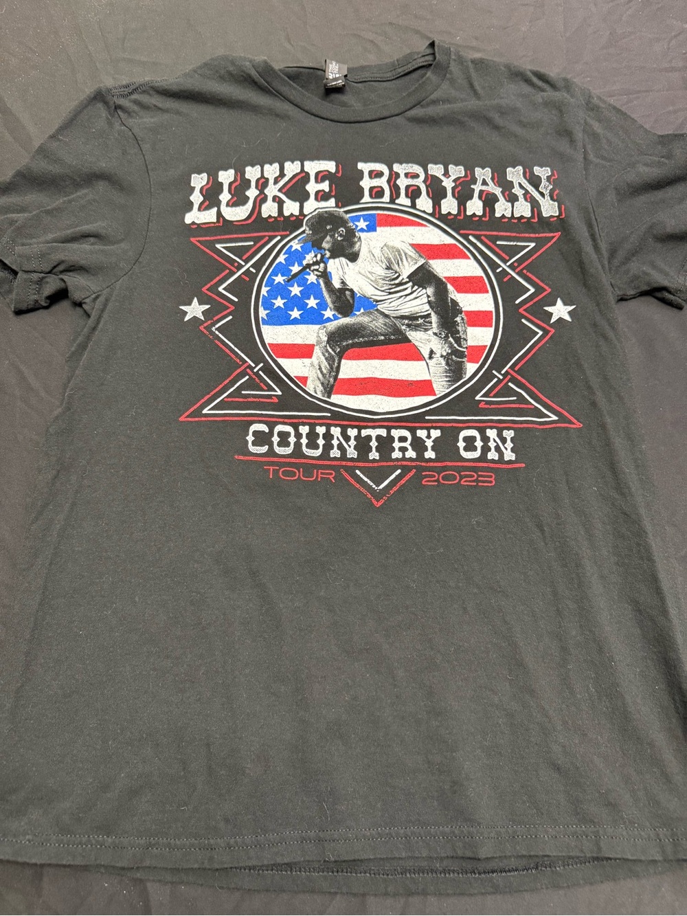 District Black Luke Bryan "Country On" Tour Graphic Tee (M)